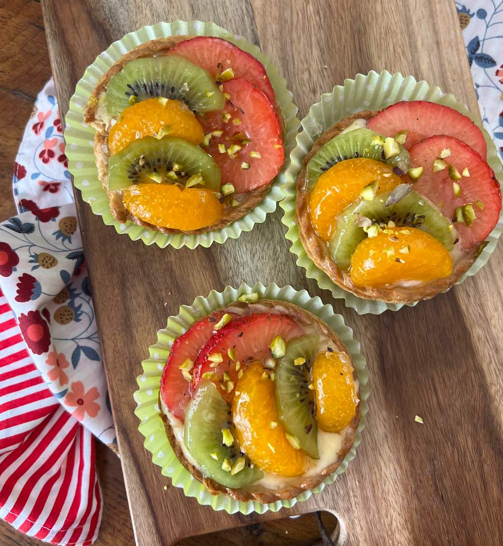 Cassoletes de crema amb fruita