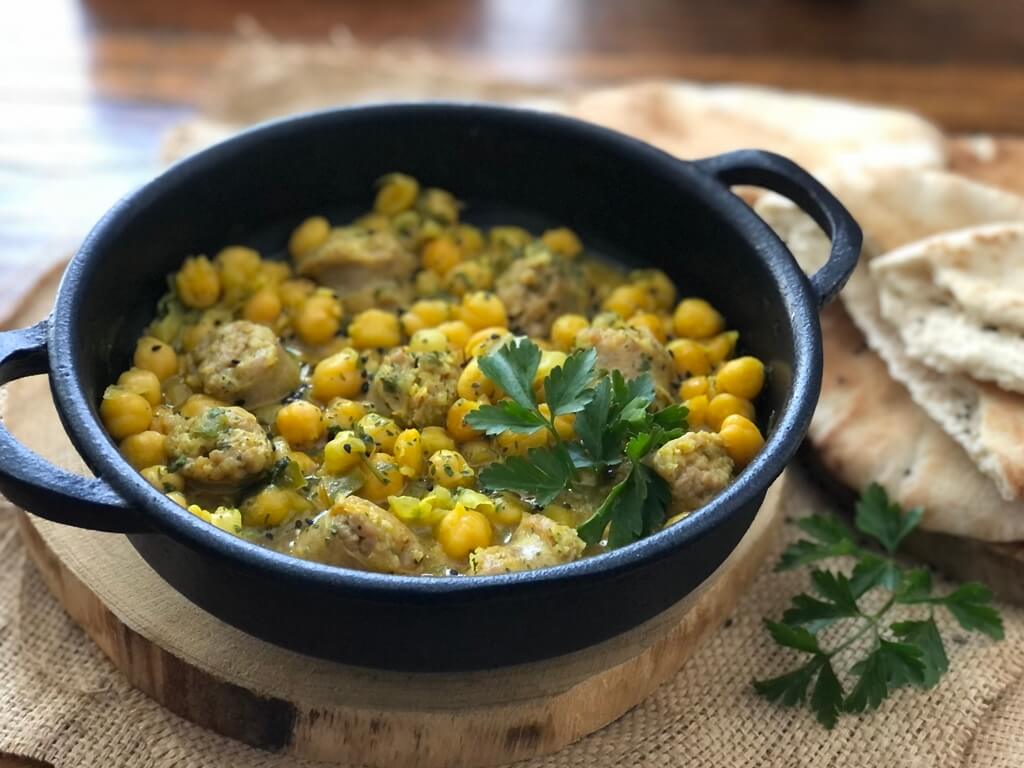 Curri de cigrons amb botifarra