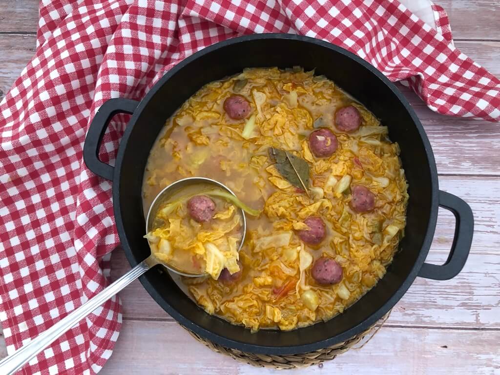 Sopa de col amb mandonguilles